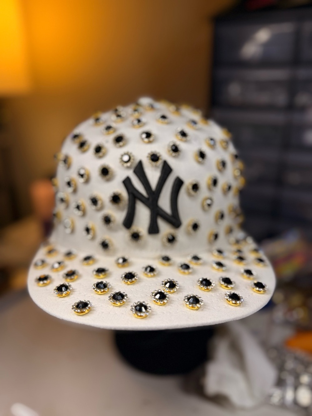 CROWN ENVY “Noir Crown” Hand-Embellished NY Fitted Cap – Size 7 1/2 New Era - Picture 3 of 6